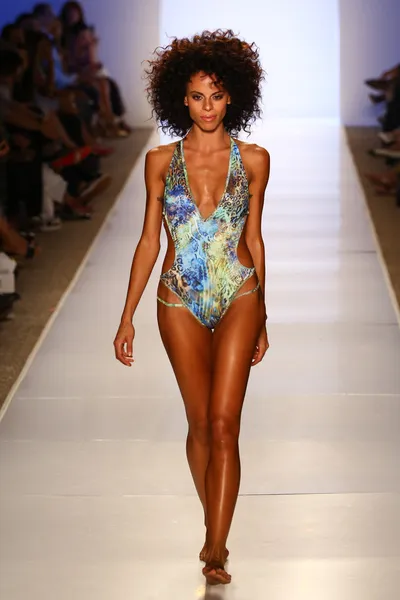 Model walks runway at Liliana Montoya Swim collection — Stock Photo, Image