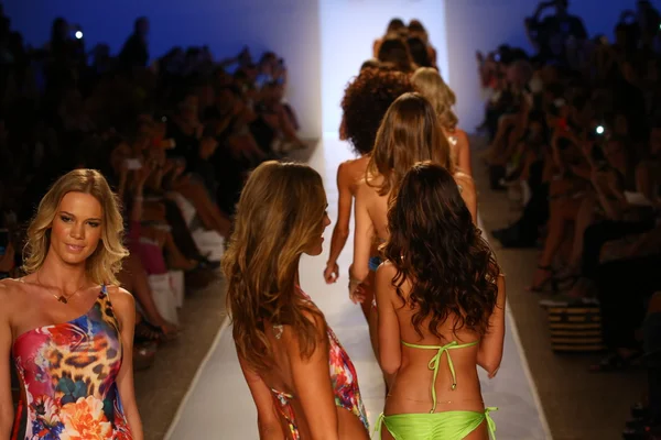 Models walk runway finale at Liliana Montoya Swim collection — Stock Photo, Image