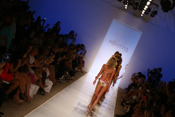 Models walk runway finale at Liliana Montoya Swim collection — Stock Photo, Image