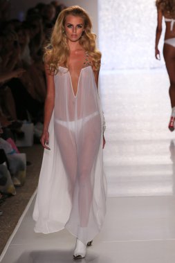 beach bunny yüzmek koleksiyonu Effy harvard