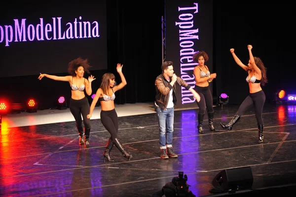 Performances at Top Model Latina 2014 — Stock Photo, Image