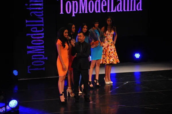 Top Model Latin 2014 'te mankenler — Stok fotoğraf