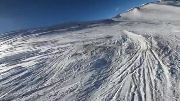 男子在雪地的野外保龄球区滑雪 科罗拉多 — 图库视频影像