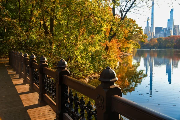 Pohled Oak Bridge Central Parku New Yorku Krásný Slunečný Podzimní — Stock fotografie