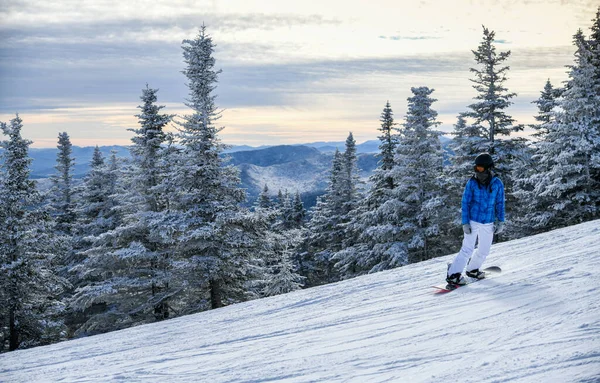 Snowboarder Disfruta Del Stowe Mountain Resort — Foto de Stock