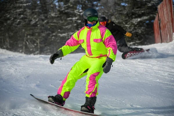 Snowboarders Enjoying Beautiful Sunny Winter Day Slopes Fresh Powder Snow — Stockfoto