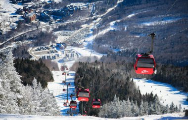 Easy way Gondola lift at Stowe Ski Resort in Vermont, view to the Spruce Peak village.