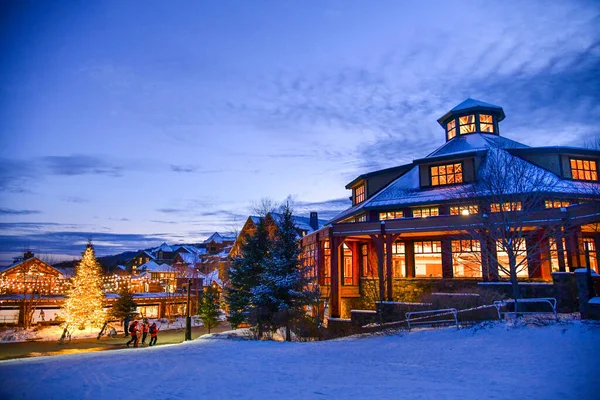 Stowe Mountain Ski Resort Vermont Spruce Peak Village Night — Stockfoto