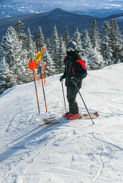 Skier Getting Ready Downhill Peak Mansfield Stowe Mountain Resort Vermont — Zdjęcie stockowe