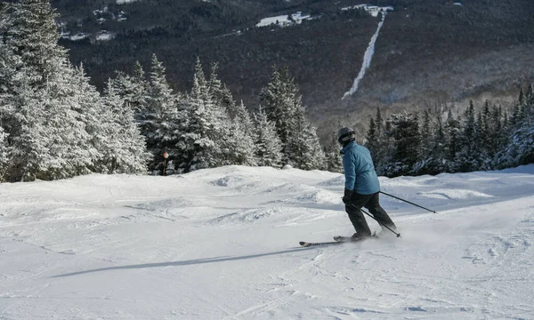 Man Skier Enjoying Skiing Fresh Powder Snow Amazing View Top — Stock Photo, Image