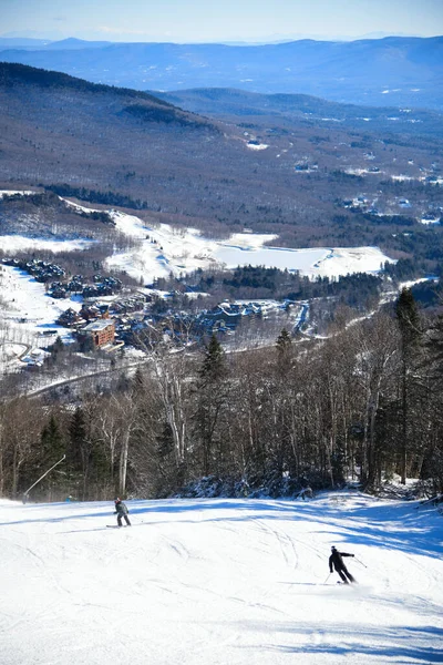 Skiing Beautiful Sunny Day Stowe Mountain Resort Amazing Top View — Stockfoto