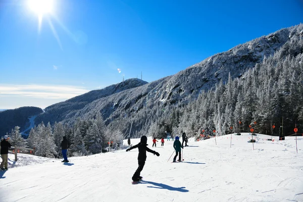 Amazing Sunny Day Ski Mountain Resort People Enjoy Skiing Snowboarding — Photo