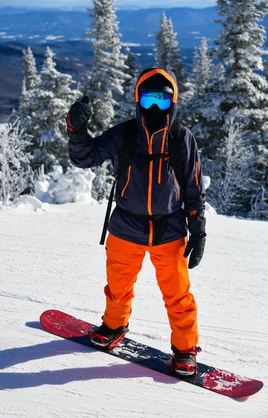 Young Man Snowboarder Bright Outfit Running Slope Winter Sport Recreation — 图库照片