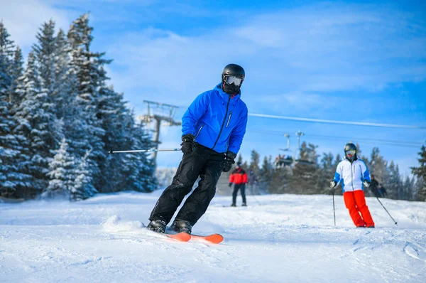 Skiers Slopes Mountains Amazing Weather Conditions Ski Mountain Resort — Foto Stock