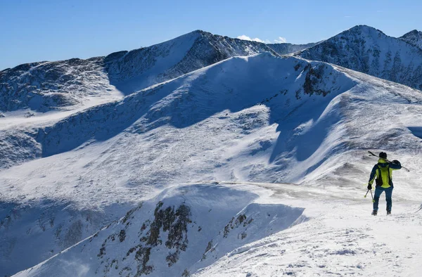 Skiër Die Top Van Peak Staat Het Skigebied Breckenridge Colorado — Stockfoto