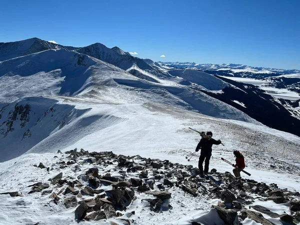 Esquiadores Bajando Para Realizar Viaje Libre Terreno Extremo Peak Breckenridge —  Fotos de Stock