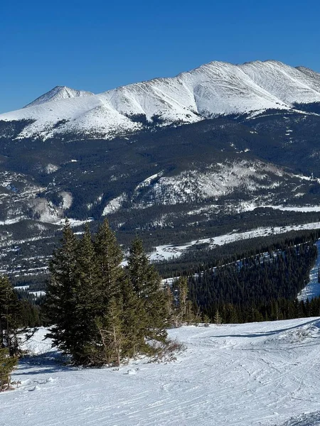 Krásný Výhled Vrchol Breckenridge Resort Colorado Slunečný Den Jasně Modrou — Stock fotografie
