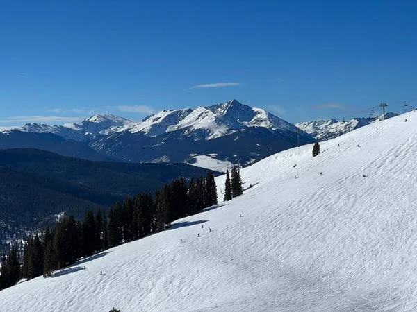 Jazda Nartach Snowboardzie Ośrodku Narciarskim Vail Kolorado — Zdjęcie stockowe