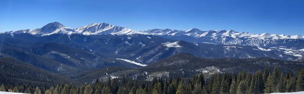 Belle Photo Panoramique Paysage Hivernal Montagnes Couvertes Neige Sur Ciel — Photo