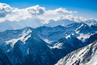 Val di Sole Pejo 3000, Pejo Fonti kayak merkezi Stelvio Ulusal Parkı, Trentino, İtalya Alpleri.