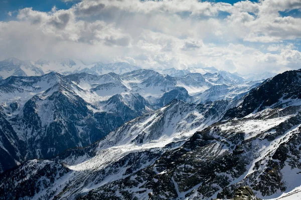 Val di Sole Pejo 3000, Pejo Fonti kayak merkezi Stelvio Ulusal Parkı, Trentino, İtalya Alpleri.