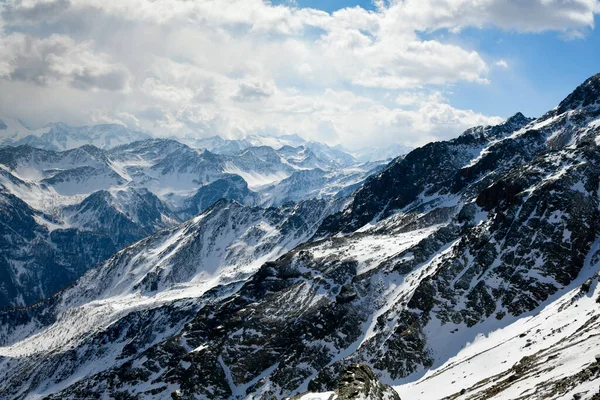 Val di Sole Pejo 3000, Pejo Fonti kayak merkezi Stelvio Ulusal Parkı, Trentino, İtalya Alpleri.
