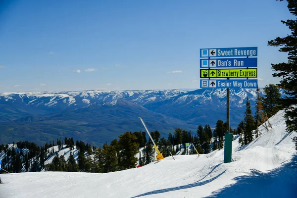 Trail Sign Snowbasin Ski Resort Utah Top View Valley Mountains — Stockfoto