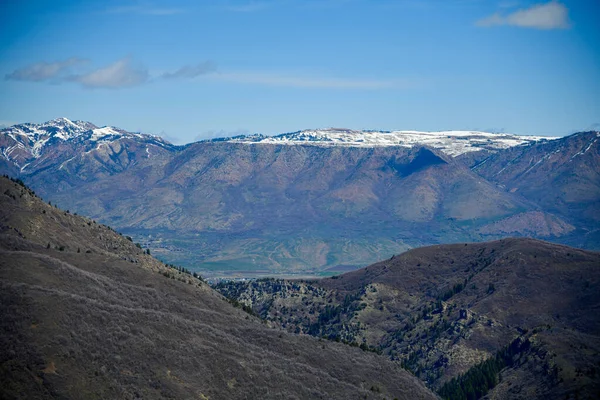 Blick Ins Tal Mit Bergkette Bei Frühlingshaftem Wetter Snowbasin Ski — Stockfoto
