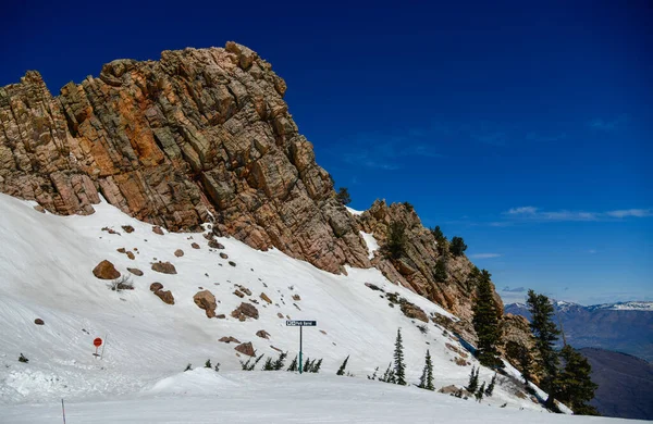 Vackert Landskap Snowbasin Ski Resort Utah Snö Sluttningar Steniga Berg — Stockfoto