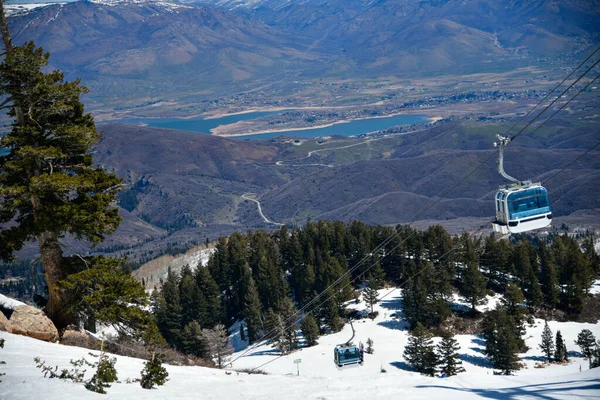 Lanovka Gondola Lyžařském Středisku Snowbasin Utahu Dech Beroucí Výhled Údolí — Stock fotografie