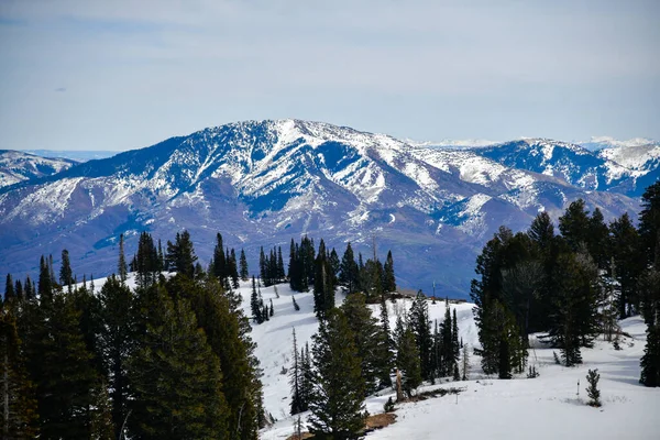 Beautiful Landscape Snowbasin Ski Resort Utah Range Mountains Peaks Covered — стоковое фото