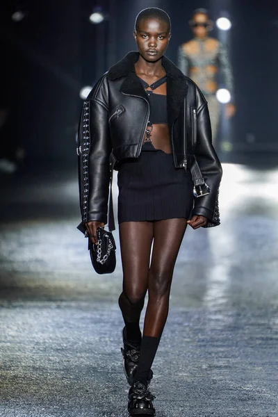Milan Italy February Model Walks Runway Roberto Cavalli Fashion Show — Stok fotoğraf