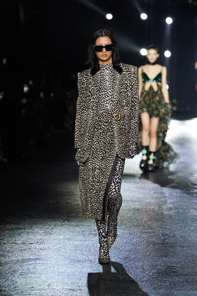 Milan Italy February Model Walks Runway Roberto Cavalli Fashion Show — 스톡 사진