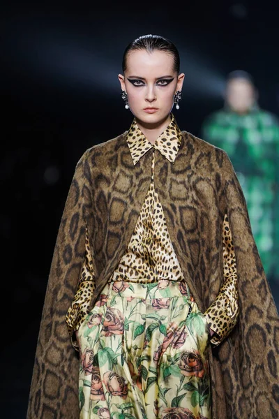 Milan Italy February Model Walks Runway Roberto Cavalli Fashion Show — Fotografia de Stock