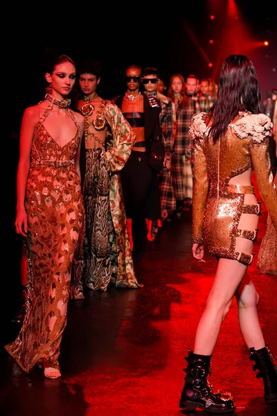 Milan Italy February Models Walk Runway Finale Roberto Cavalli Fashion — Photo