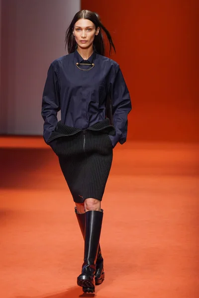 Milan Italy February Bella Hadid Walks Runway Tod Fashion Show - Stock-foto