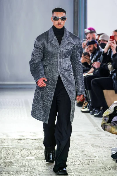 Milan Italy February Model Walks Runway Trussardi Fashion Show Milan — Fotografie, imagine de stoc