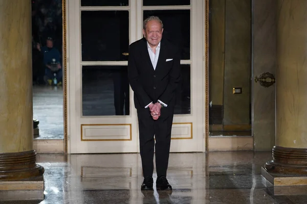 Milan Italy February Designer Ermanno Scervino Walks Runway Ermanno Scervino — Stock Photo, Image