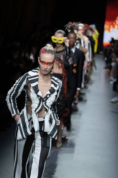 Milan Włochy Luty Modele Przechadzają Się Finale Pokazie Mody Tokyo — Zdjęcie stockowe