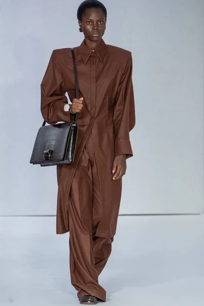 Milan Italien Ruari Modell Går Banan Calcaterras Modevisning Milano Fashion — Stockfoto