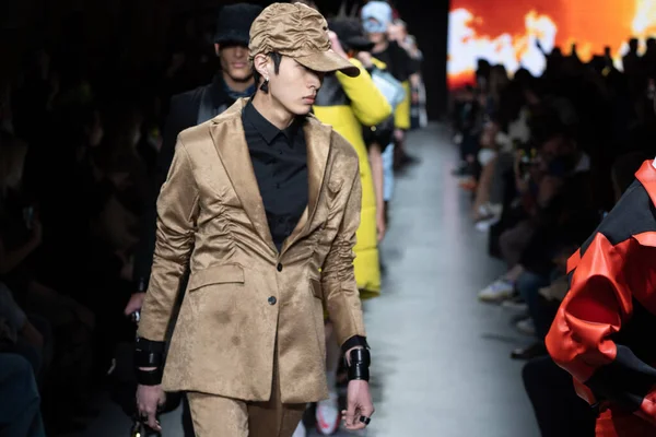 Милан Италия Февраля Модели Выходят Финал Показа Мод Tokyo James — стоковое фото
