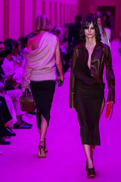 Milan Italien Ruari Modell Går Banan Sportmax Modevisning Milan Fashion — Stockfoto