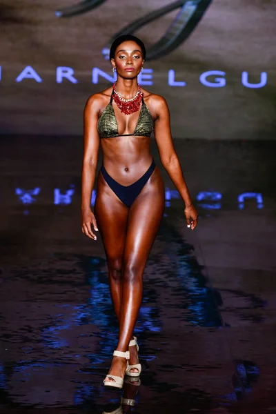 Miami Beach Florida July Model Walks Runway Sharnel Guy Swimwear — Foto Stock