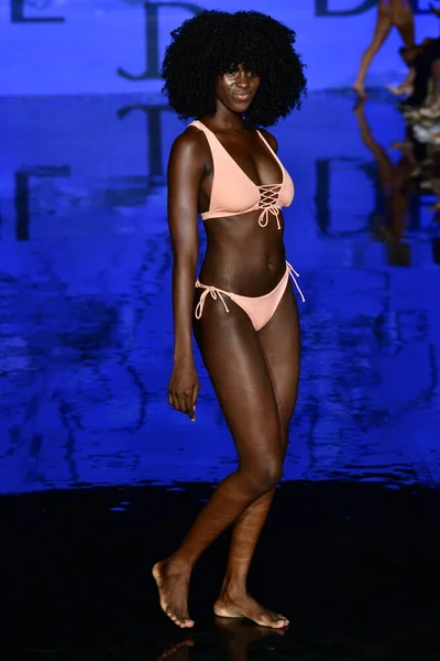 Miami Beach Florida July Model Walks Runway Jacque Designs Swimwear — Stock Photo, Image