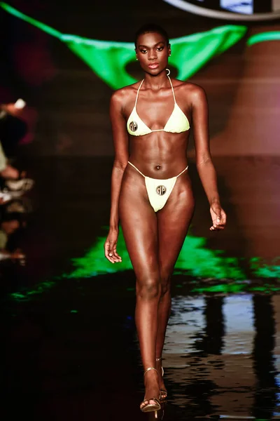 Miami Beach Florida July Model Walks Runway Swim Show Miami — Stock Photo, Image