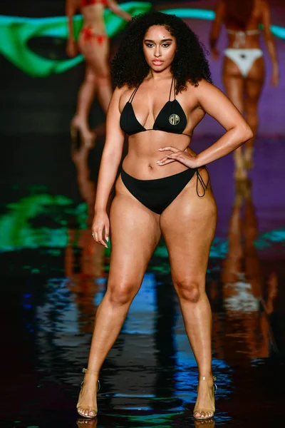 Miami Beach Florida July Model Walks Runway Swim Show Miami — Stock Photo, Image