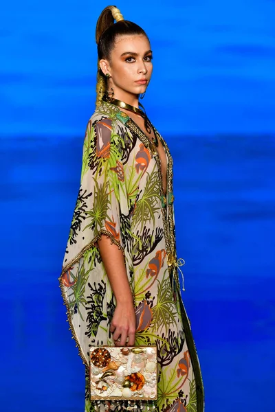 Miami Beach Florida July Model Walks Runway Giannina Azar Show — Stock Photo, Image