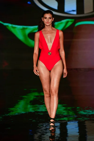 Miami Beach Florida July Model Walks Runway Swim Show Miami — Zdjęcie stockowe