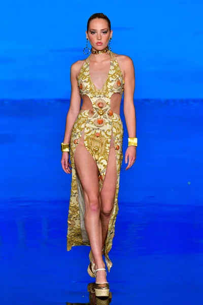 Miami Beach Florida July Model Walks Runway Giannina Azar Show — Foto de Stock