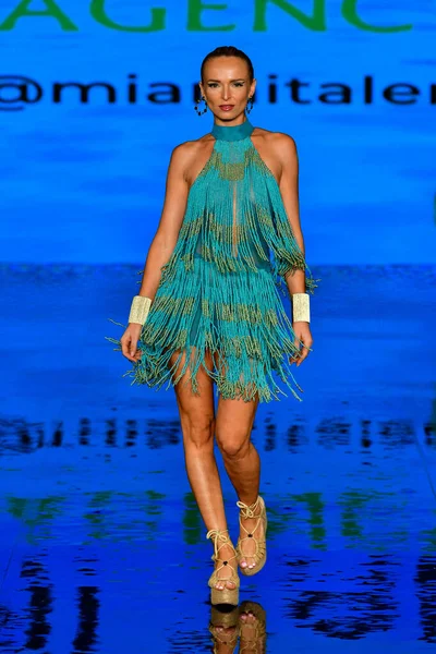 Miami Beach Florida July Model Walks Runway Giannina Azar Show — 图库照片